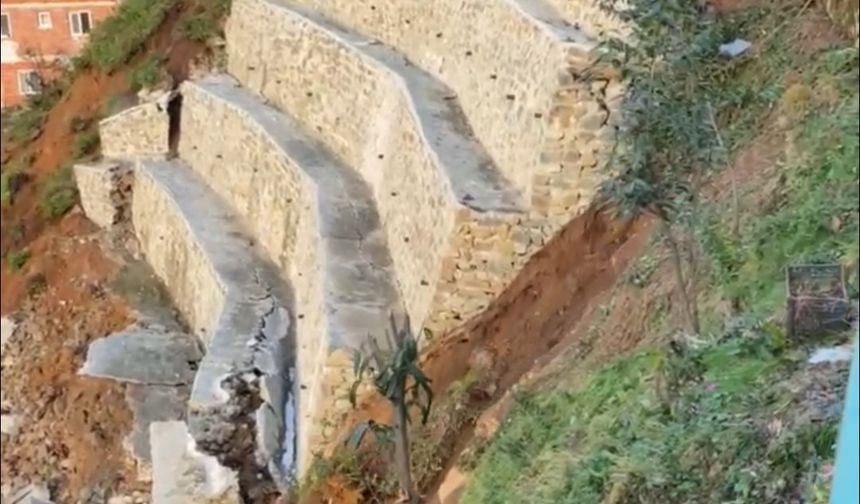 Rize'de istinat duvarı çöktü: 2 ev tedbir amaçlı boşaltıldı