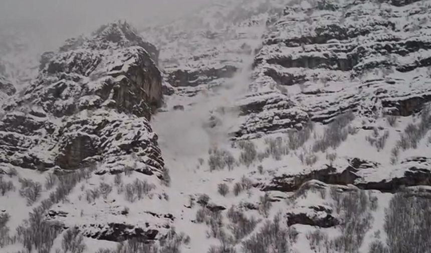 Şırnak'ta çığ düşme anı kamerada