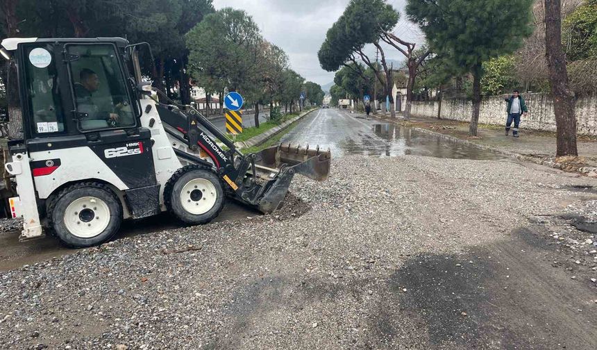 Söke Belediyesi ekipleri sağanak yağış için sahada seferber oldu