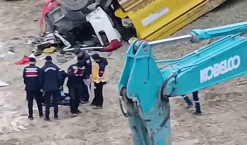 Taş ocağında uçuruma yuvarlanan kamyonun sürücüsü hayatını kaybetti