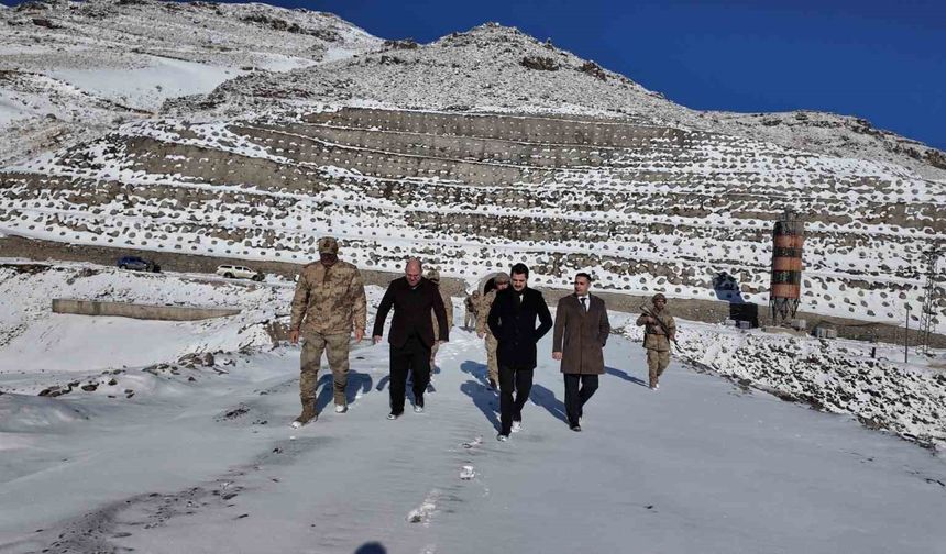 Tuzluca Kaymakamı Yılmaz, Ünlendi Barajı inşaatına incelemelerde bulundu