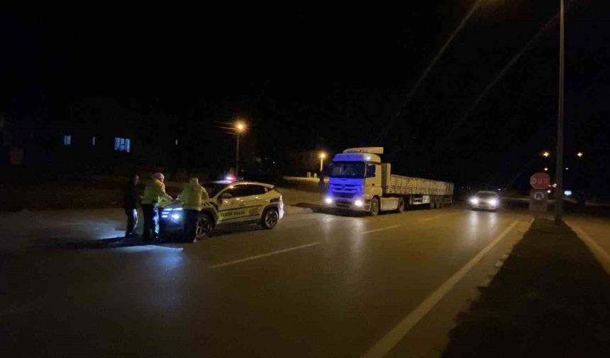 Uygulama noktasından kaçan tır sürücüsünün ehliyetsiz olduğu ve arandığı ortaya çıktı