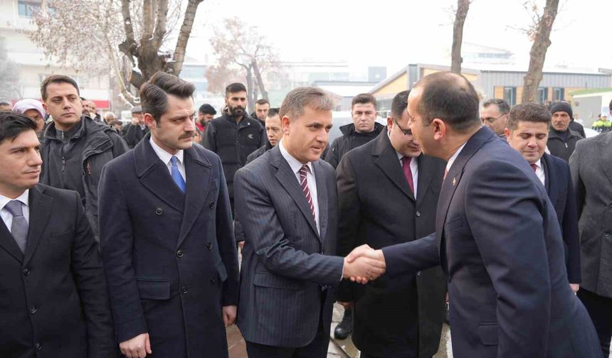 Vali Taşolar, görevine başladı