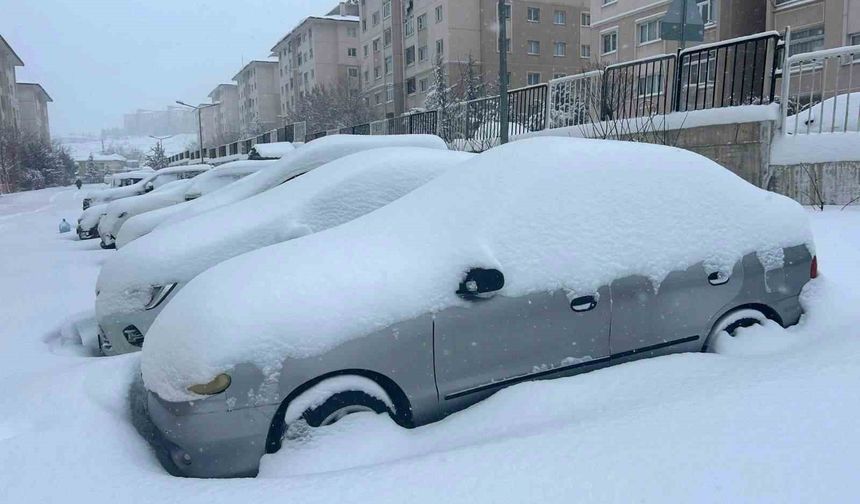 Van'da yoğun kar yağışı: 287 yerleşim yerine ulaşım sağlanamıyor