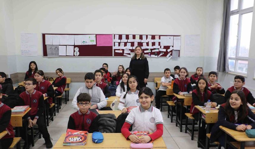 Yaklaşık 18 milyon öğrenci karnelerini alarak yarıyıl tatiline girdi