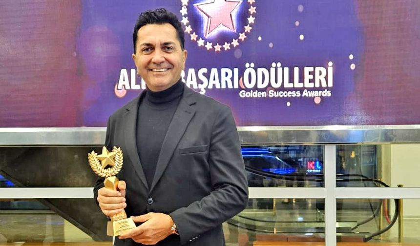 'Yılın En İyi Bestecisi' ödülünü aldı, Çeşme'ye adadı