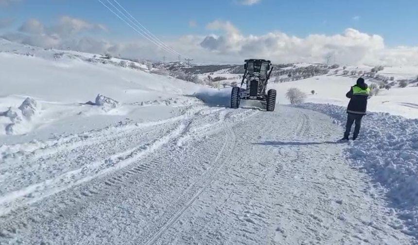 Yozgat'ta ekipler kar mesaisini aralıksız sürdürüyor