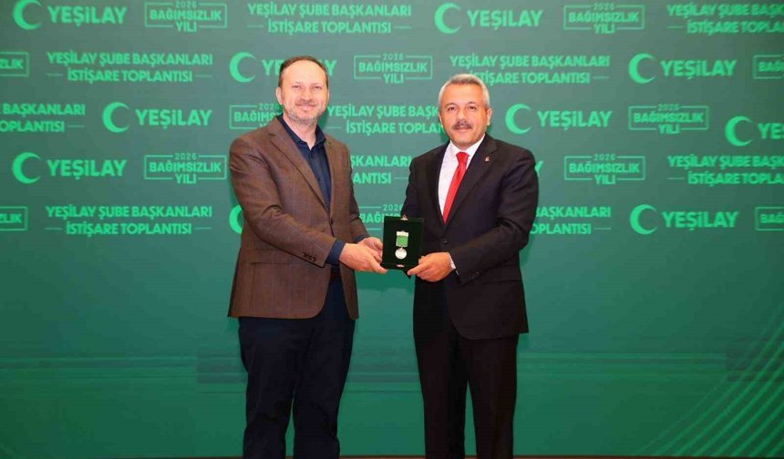 Rize Valisi Baydaş'a Yeşilay'dan 'Bağımsızlık Neferleri Üstün Hizmet Madalyası'