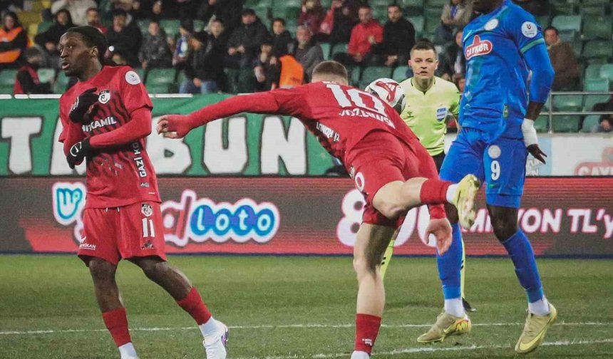 Trendyol Süper Lig: Çaykur Rizespor: 0 - Gaziantep FK: 1 (İlk yarı)