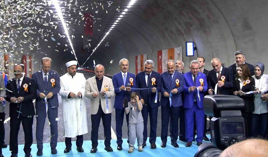 Abdulkadir Uraloğlu: 'Çamlıhemşin tüneli ve Ayder yoluyla yıllık 772 milyon lira tasarruf sağlayacağız'