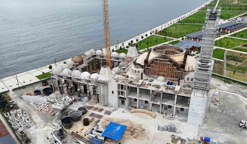 Recep Tayyip Erdoğan Camii hızla yükseliyor