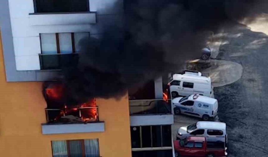 Rize'de 10 katlı apartmanın 4. katında çıkan yangın korkuttu