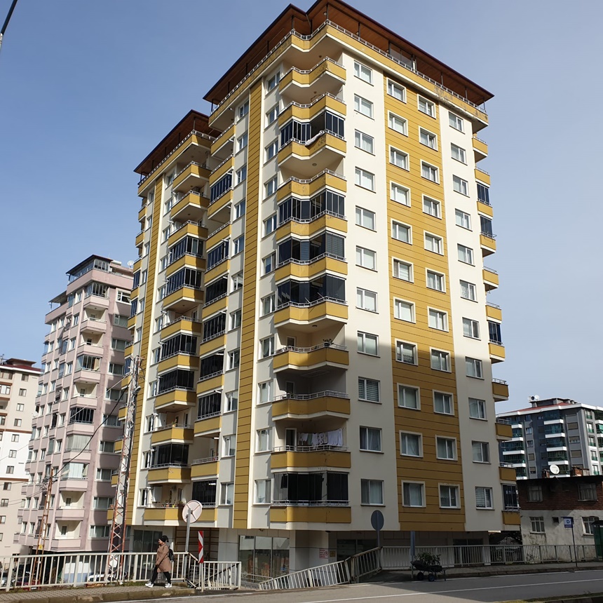 Rize’de Satılık Dağ, Deniz ve Şehir Manzaralı 135 m2 Daire