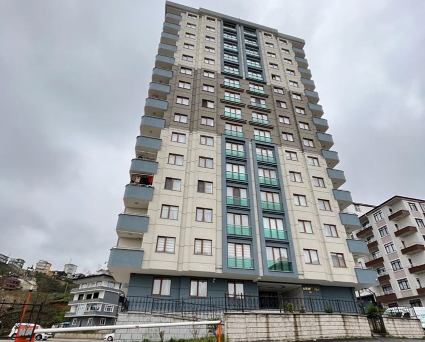 Rize’de Panoramik Manzaralı, Ful Eşyalı, Merkezi Sistem Pay Ölçerli Brüt 140 M2 Net 130 M2 3+1 Kiralık Daire