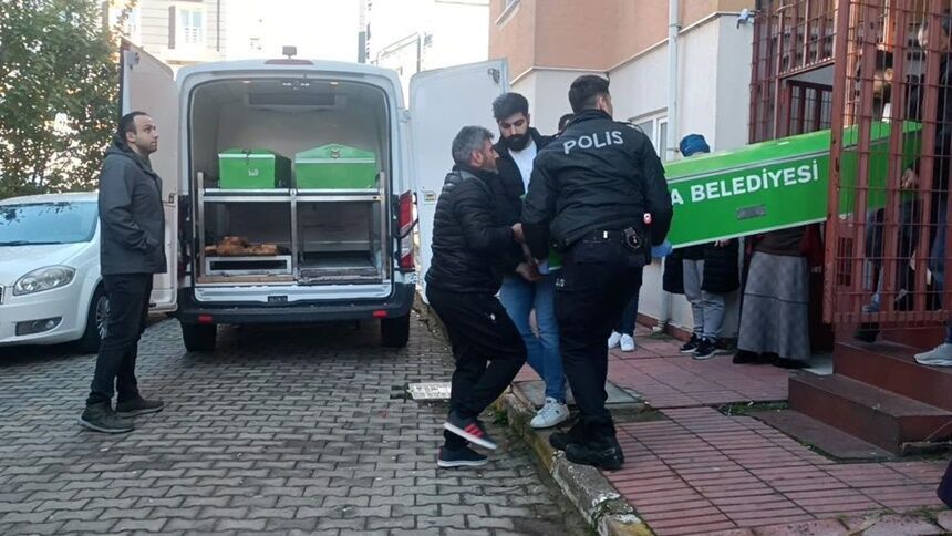 Eşini Öldürüp Oğlunu Yaralamıştı, İntihar Etti