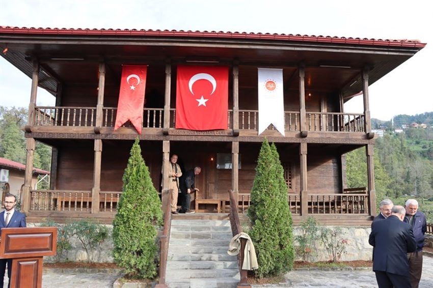 Kalkandere’de ki Tarihi Hüseyin Hoca Köyü Sahil Cami Dualarla İbadete Açıldı