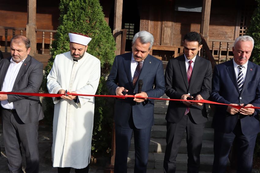 Kalkandere’de ki Tarihi Hüseyin Hoca Köyü Sahil Cami Dualarla İbadete Açıldı