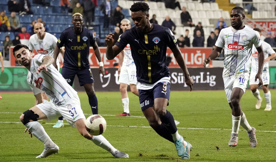 Çaykur Rizespor İstanbul'dan 1 Puan İle Dönüyor