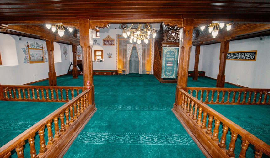 150 Yillik Cami̇ Yeni̇den İbadete Açildi