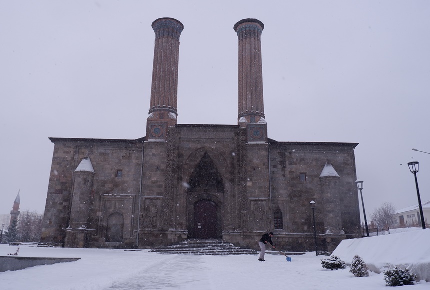 Güncel53002Erzurum’da Kar Yağışı Etkili Oluyor, 144 Köye Kar Nedeniyle Ulaşım Sağlanamıyor