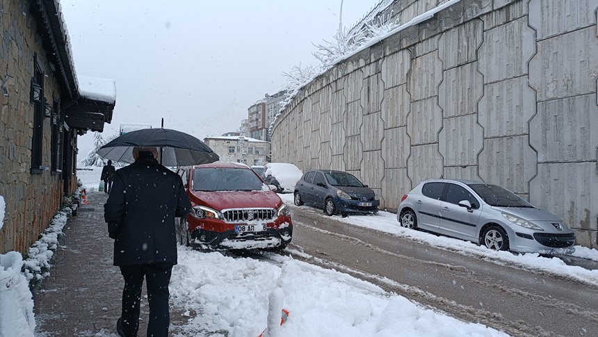 Güncel53004 Artvin'de Gece Itibaren Etkili Olan Yoğun Kar Yağışı Hayatı Olumsuz Etkiledi. 58 Köy Yolunun Ulaşıma Kapanırken, Kartpostalı Manzaralar Ortaya Çıktı.