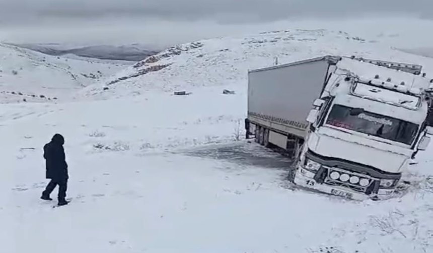 Navigasyonu Dinledi Köy Yolunda Kara Saplandı