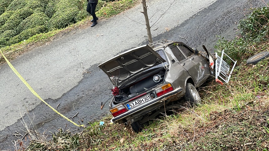 Güncel53005Rize'de Kaza Araçtan Fırlayan Sürücü Hayatını Kaybetti