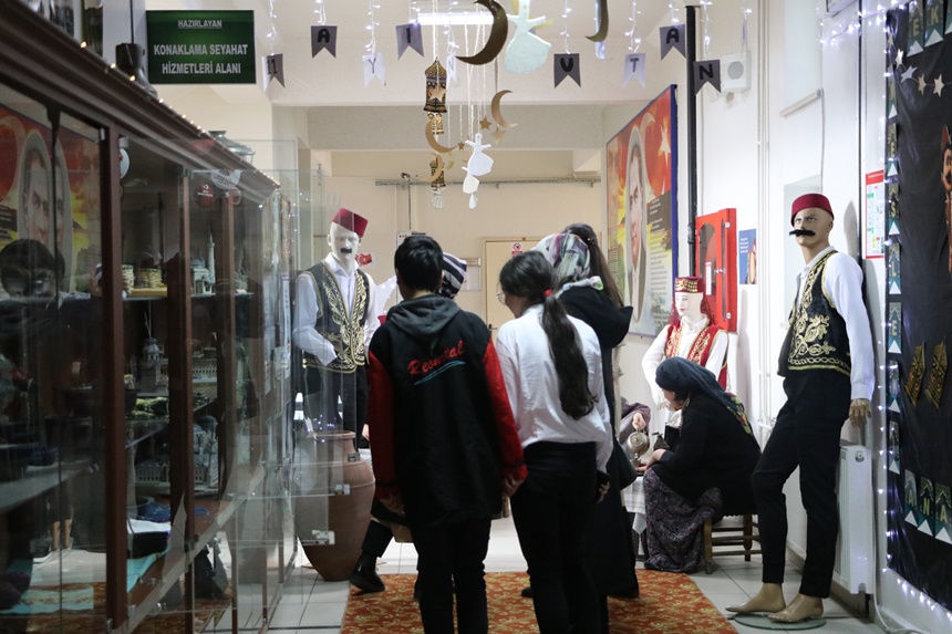 Aw168576 02Rizeli Öğrenciler Eski Ramazanları Okullarının Koridorunda Yaşatıyorlar