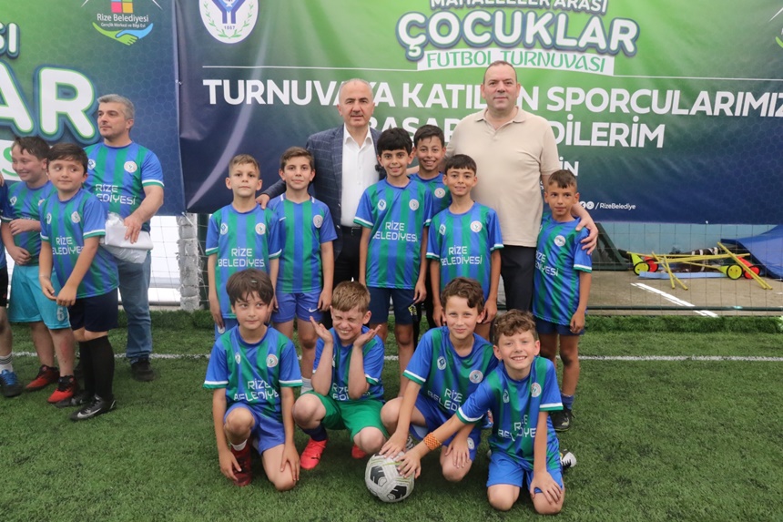 “Esi̇la Tüfekçi̇” Mahalleler Arasi Çocuklar Futbol Turnuvasi’’ Başladi6'Esila Tüfekçi' Mahalleler Arası Çocuklar Futbol Turnuvası' Başladı