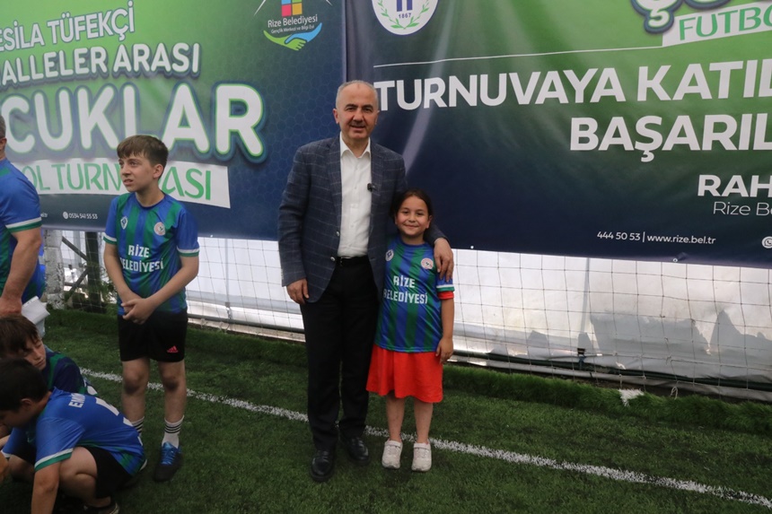 “Esi̇la Tüfekçi̇” Mahalleler Arasi Çocuklar Futbol Turnuvasi’’ Başladi7'Esila Tüfekçi' Mahalleler Arası Çocuklar Futbol Turnuvası' Başladı