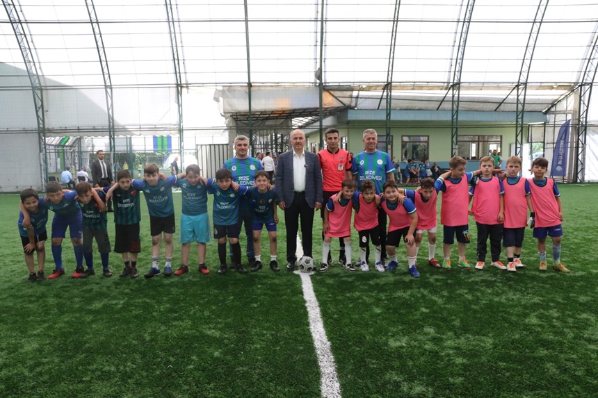 “Esi̇la Tüfekçi̇” Mahalleler Arasi Çocuklar Futbol Turnuvasi’’ Başladi9'Esila Tüfekçi' Mahalleler Arası Çocuklar Futbol Turnuvası' Başladı