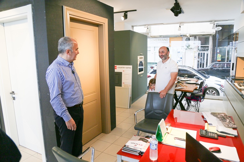 Güncel53539474707 1188734363288694 8949786269085622266 Nrize Belediye Başkanı Rahmi Metin Esnaf Ve Vatandaşlarla İstişarede Bulundu