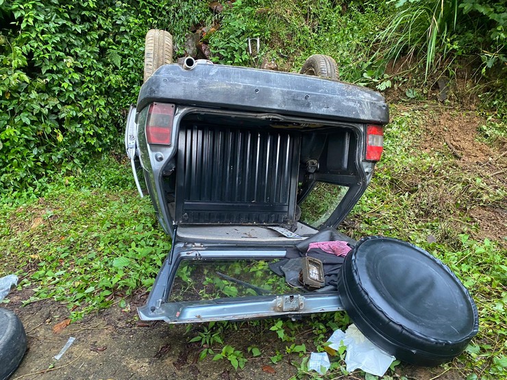 Rizenin Cayeli Ilcesinde Freni Bosalan Otomobilin Yamaca Carpip Takla Attigi Kazada 3 Kisi Yaralandi 3