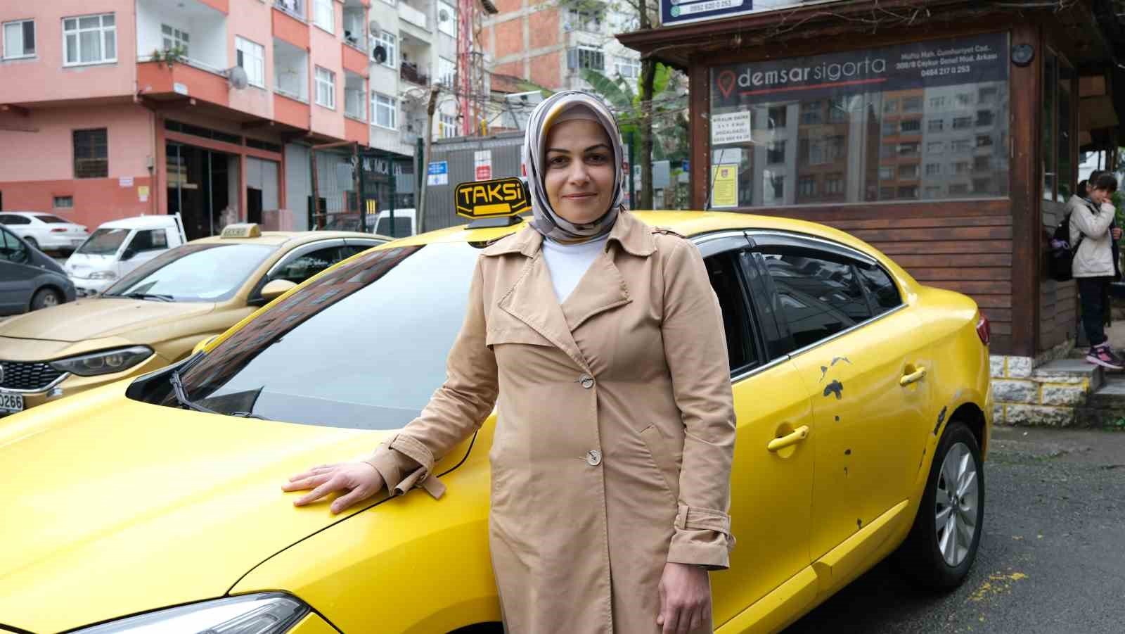 Rize'nin kadın taksi şoförü takdir görüyor
