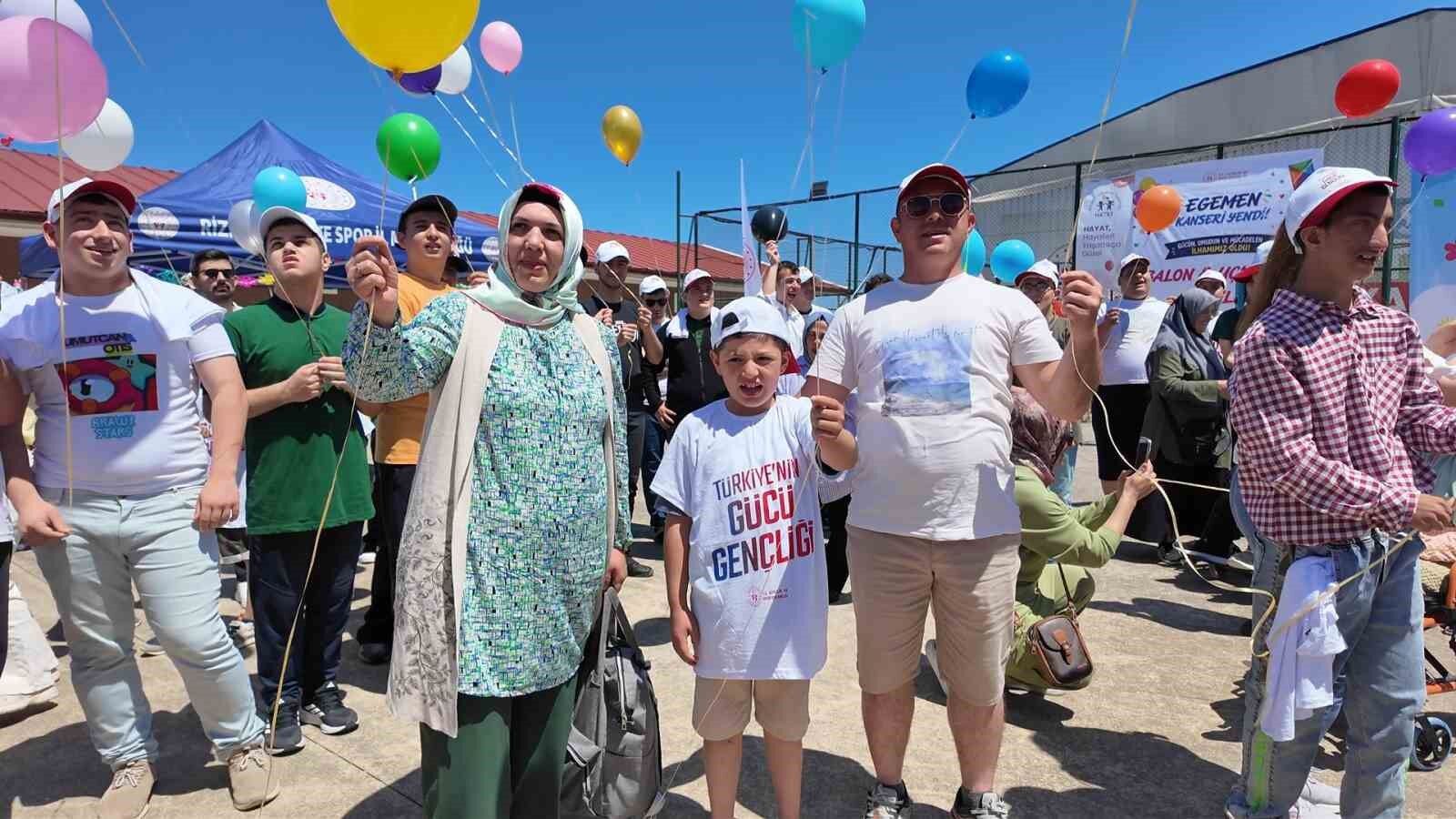 Rize'de balonlar 9 yaşında lösemiden kurtulan Egemen için uçtu