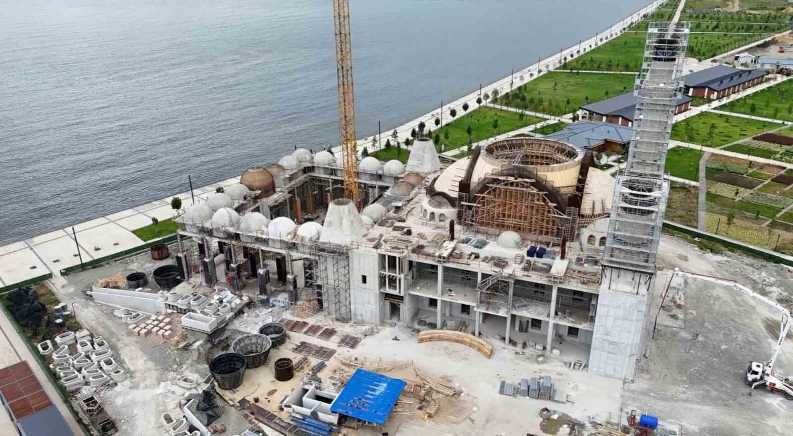 Recep Tayyip Erdoğan Camii hızla yükseliyor
